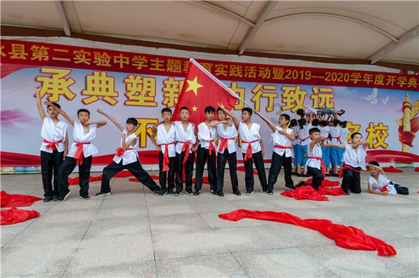 为什么月薪三五千的男人，舍得在网上大手大脚的打赏女主播？