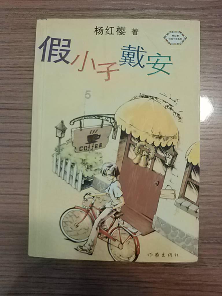 1月24日,江苏扬州,一大爷把奔驰车钥匙捡走,还回头故意按钥匙试探车辆,车主希望大爷能归还钥匙